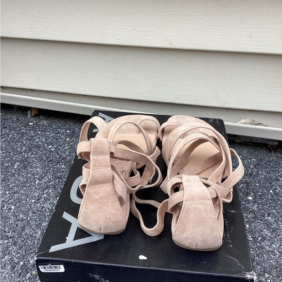 Aqua Bay Suede Toe Loop Tie up Ankle Strap Sandals in Natural Size 5.5 - Picture 5 of 5